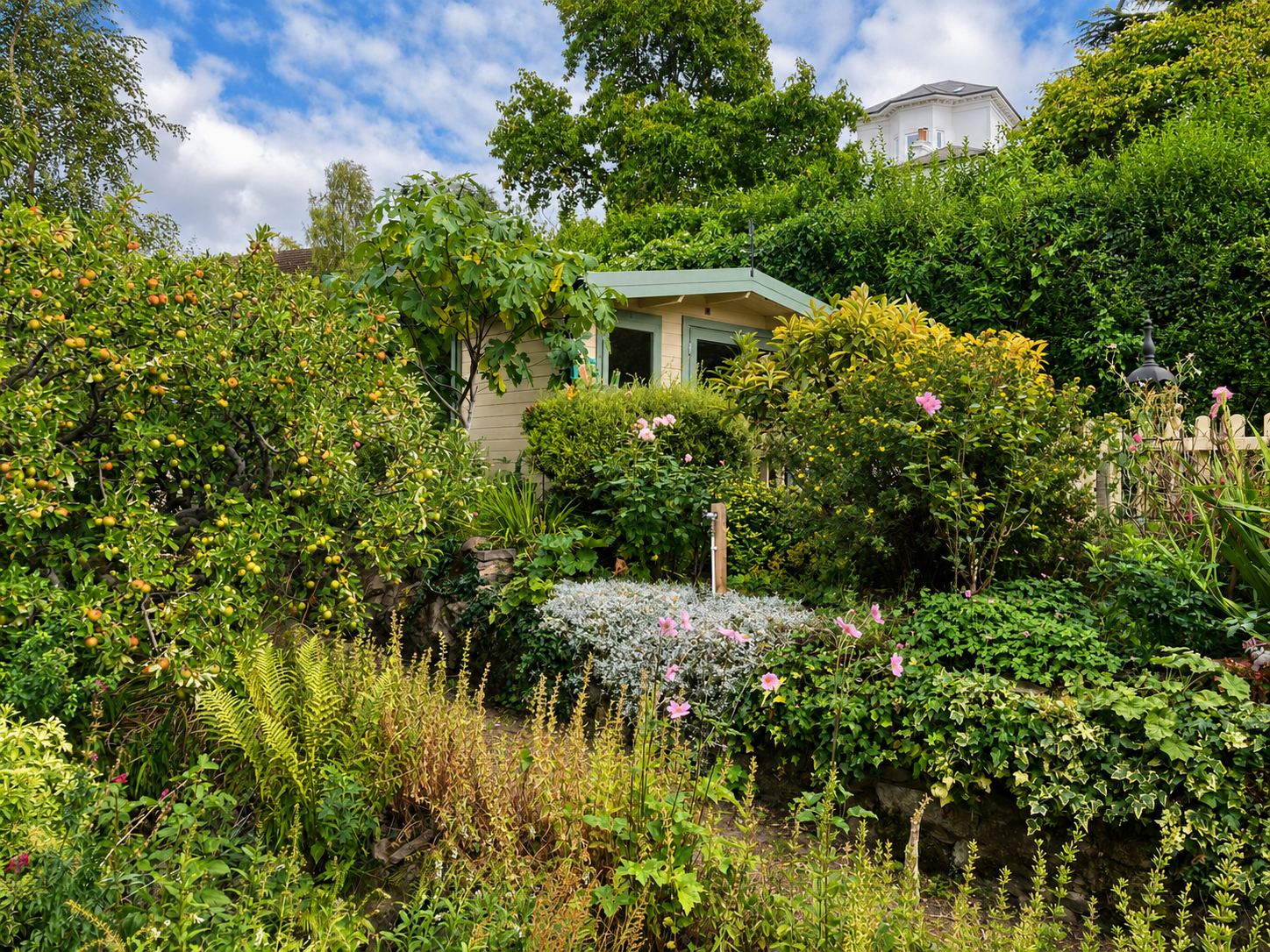 Holly Lodge accommodation image 1